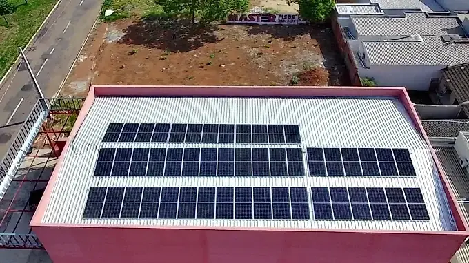 Imagem ilustrativa de instalação solar